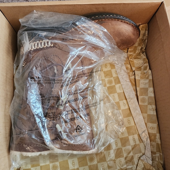 UGG Women's Brown Kona Boots - Picture 4 of 5